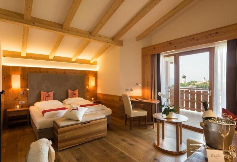 سوییت خانوادگی, Emmy Five Elements