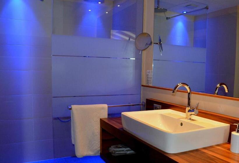 Superior Room with Terrace, Emmy Five Elements