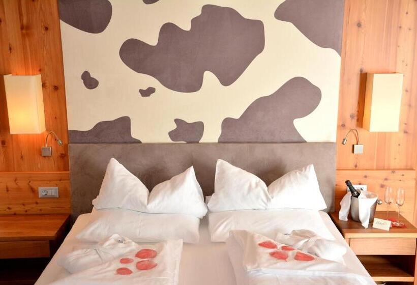 Superior Room with Terrace, Emmy Five Elements