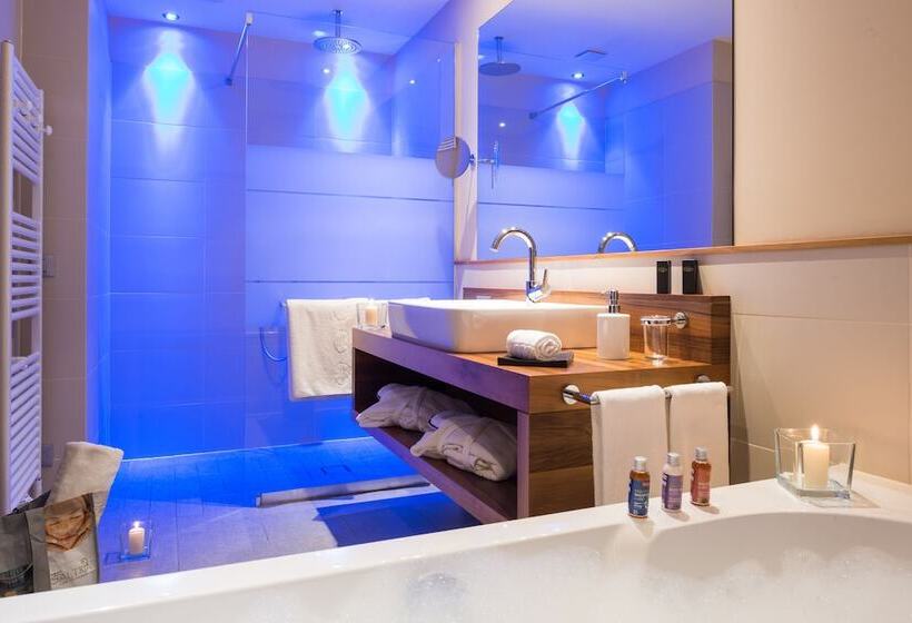 سوییت خانوادگی, Emmy Five Elements