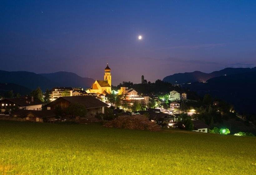 سوییت خانوادگی, Emmy Five Elements