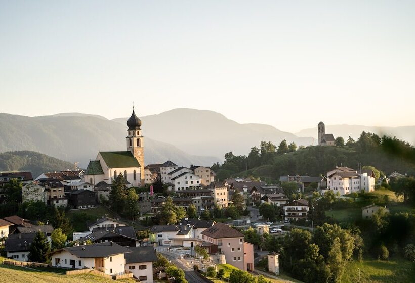 سوییت خانوادگی, Emmy Five Elements