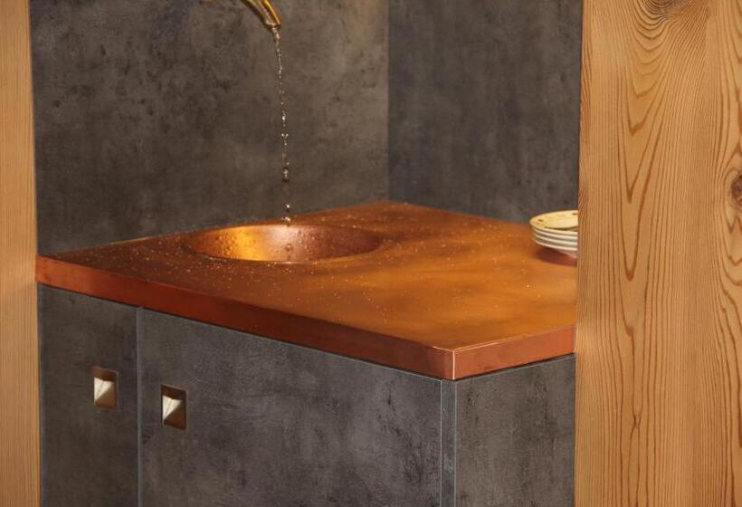 اتاق سوپریور با چشمانداز, Emmy Five Elements