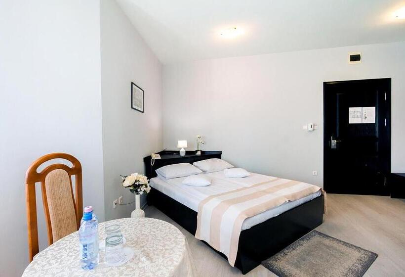 标准间, Astoria Hotel & Restaurant