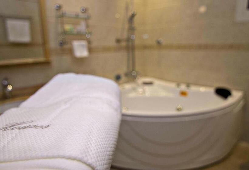 اتاق لوکس, Dreams Houses Furnished Suites