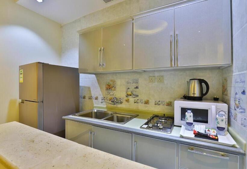 استودیوی استاندارد, Dreams Houses Furnished Suites