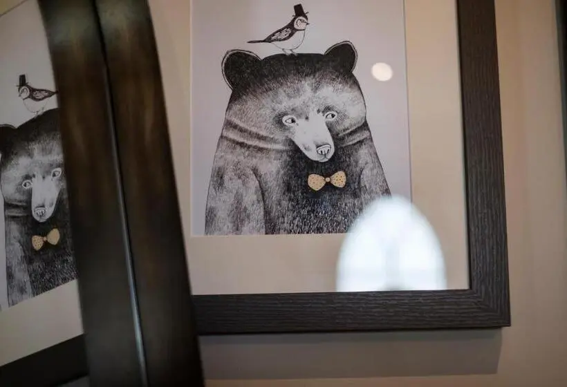 Perhehuone, Bear Of Burton