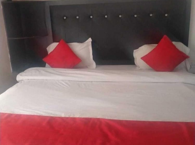 デラックスルーム, Triund Trek