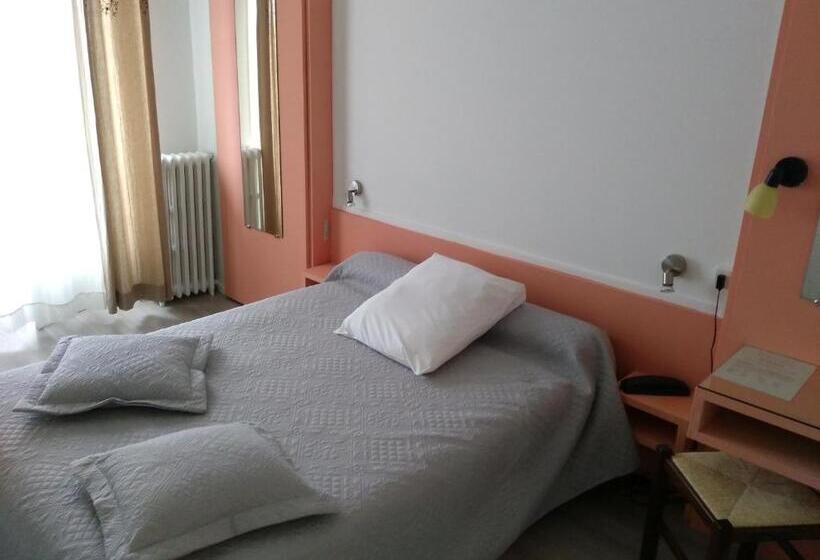 스탠다드 룸, Hôtel Restaurant Les Templiers