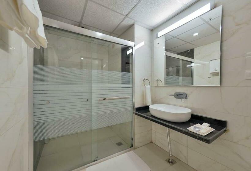 Номер Deluxe, The Grand Kaisar