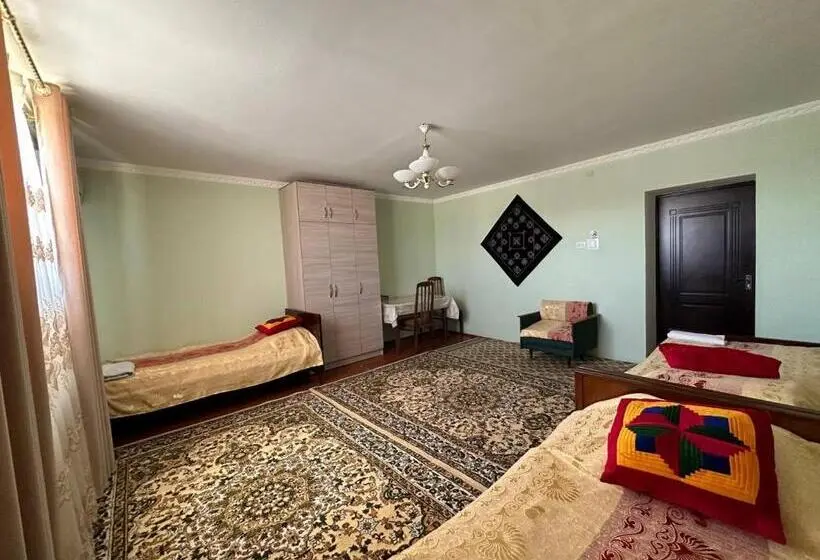 اتاق کلاسیک سه تخته, Guest House Nika, Nukus