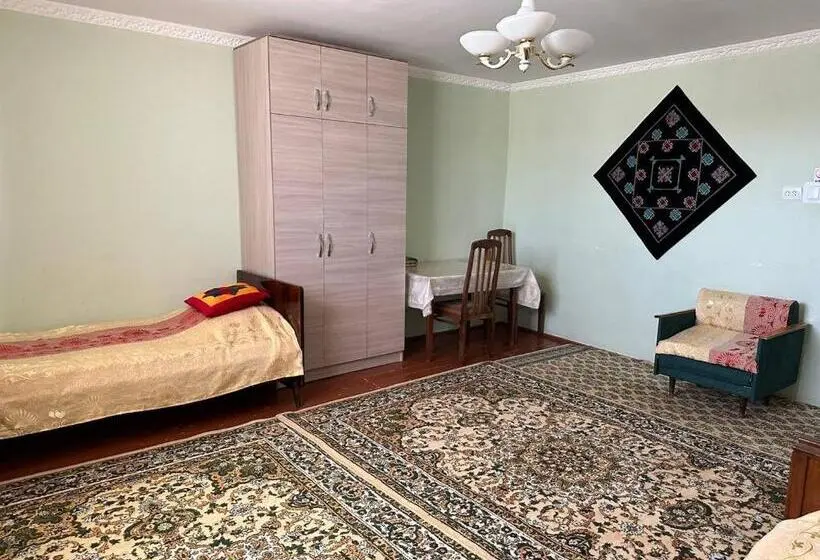 اتاق کلاسیک سه تخته, Guest House Nika, Nukus