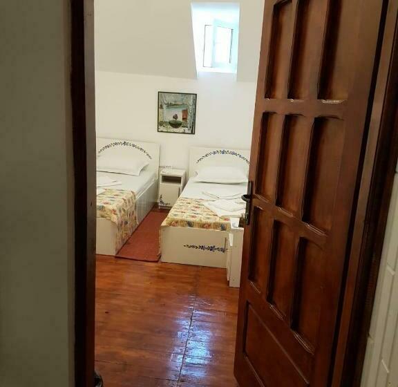 غرفة قياسية حمام مشترك, Pensiunea Geostar 2