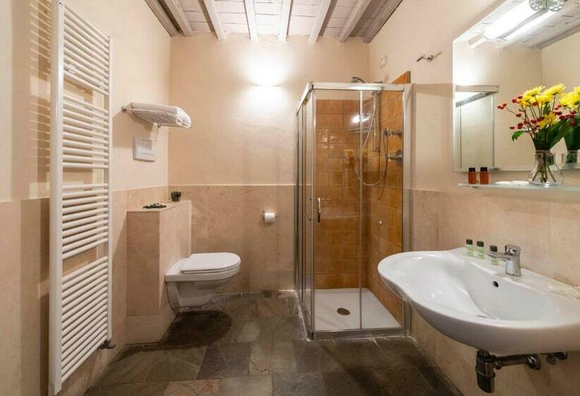 اتاق استاندارد با تخت بزرگ, Il Defizio