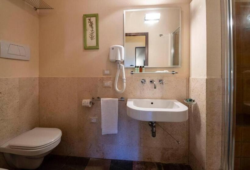 آپارتمان 1 خوابه با چشم‌انداز استخر, Il Defizio