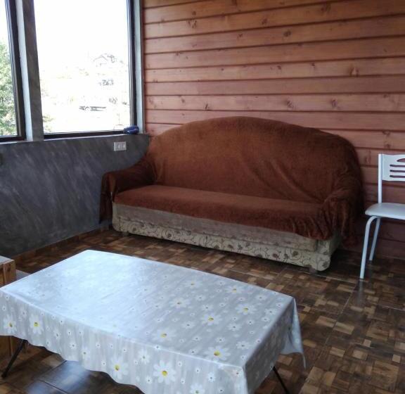 اتاق استاندارد با سرویس بهداشتی مشترک, Family Hotel Mtamta