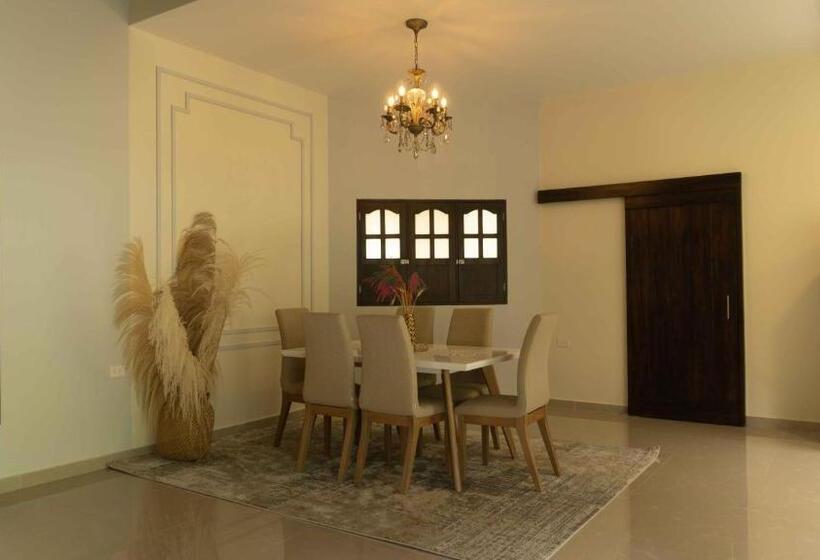 ２ベッドルームハウス, La Veranda Hotel & Restaurant