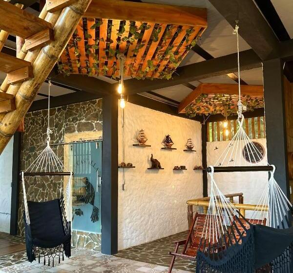 バスルーム共同エコノミー4人部屋, La Veranda Hotel & Restaurant