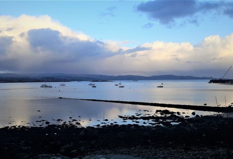 Семейный Номер Вид на Море, The Grey Gull