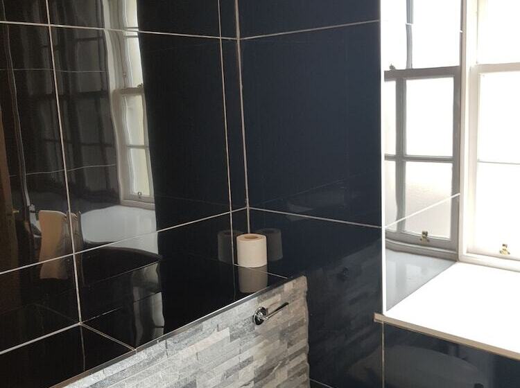 Семейный Номер, The Grey Gull