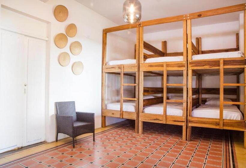 ルームシェアのワンベッド, La Veranda Hotel & Restaurant