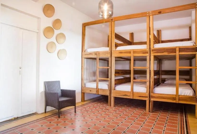 ルームシェアのワンベッド, La Veranda Hotel & Restaurant