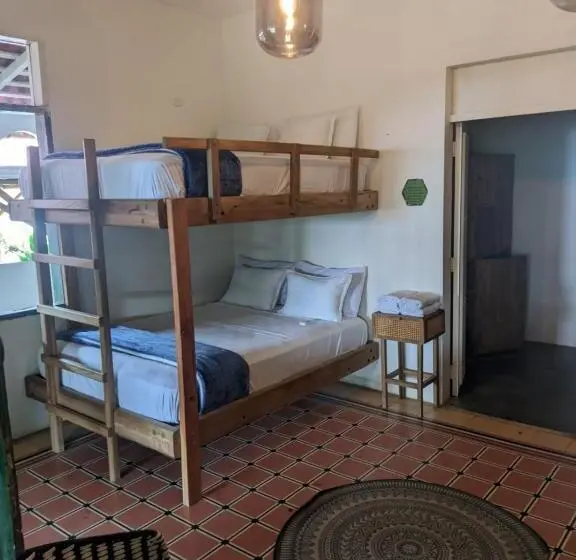 ルームシェアのワンベッド, La Veranda Hotel & Restaurant