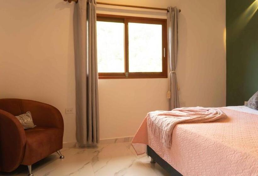 ２ベッドルームハウス, La Veranda Hotel & Restaurant