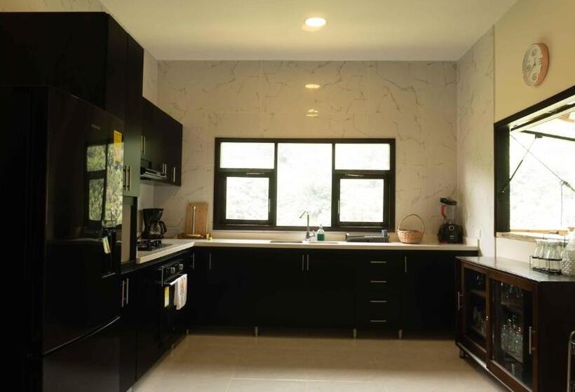 ２ベッドルームハウス, La Veranda Hotel & Restaurant