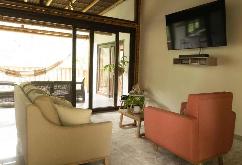 ２ベッドルームハウス, La Veranda Hotel & Restaurant