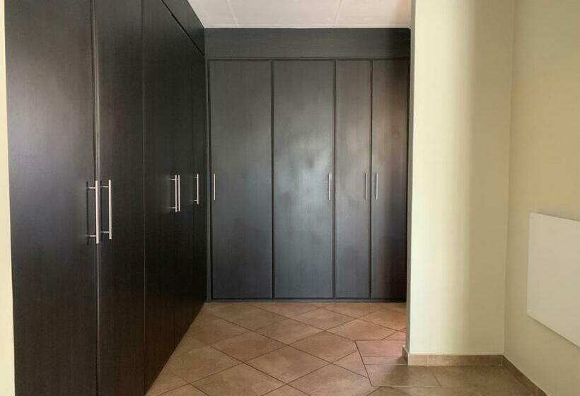 キングサイズベッドのスタンダードルーム, Malu Guest House