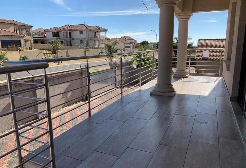 キングサイズベッドのスタンダードルーム, Malu Guest House