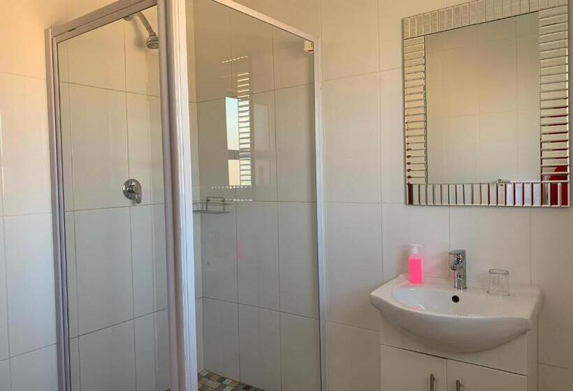 キングサイズベッドのスタンダードルーム, Malu Guest House