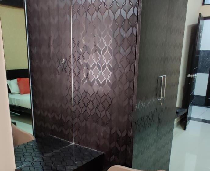 带大床的高级房间, Suvarna Suits