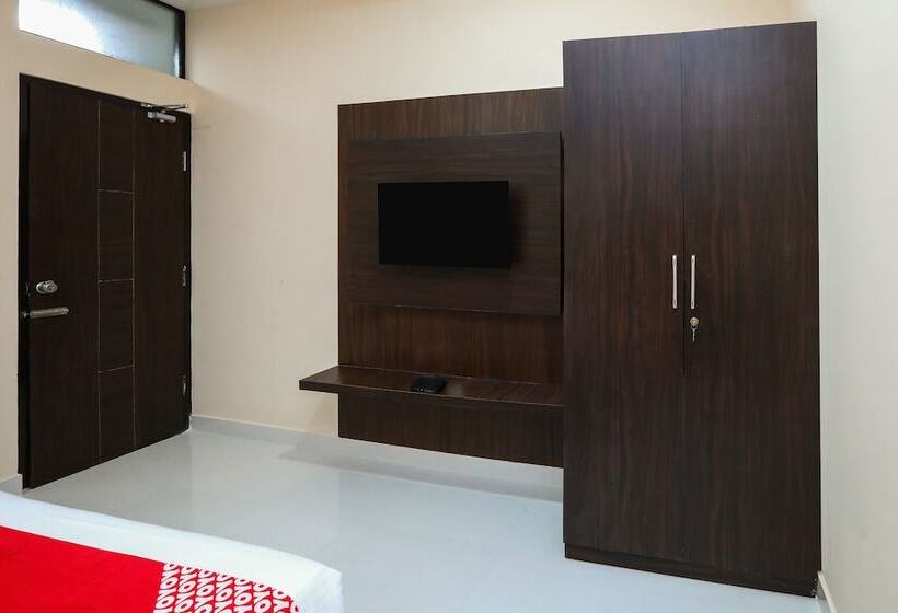 Camera Deluxe, Suvarna Suits