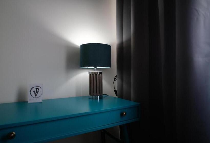 اتاق استاندارد یک نفره, Pvrooms