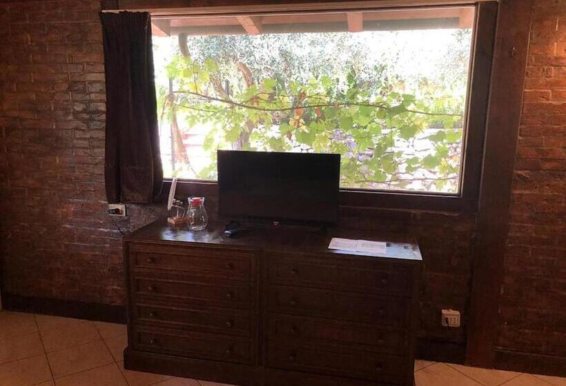 四人标准间, Small Paradise Palermo