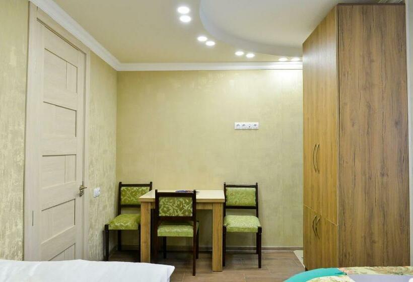 Economy Triple Room, Hostel Look