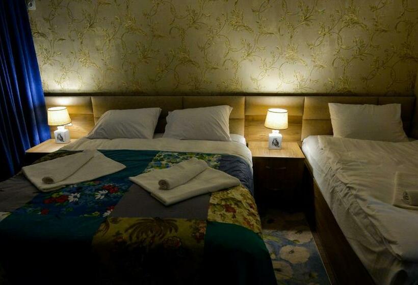 Economy Triple Room, Hostel Look