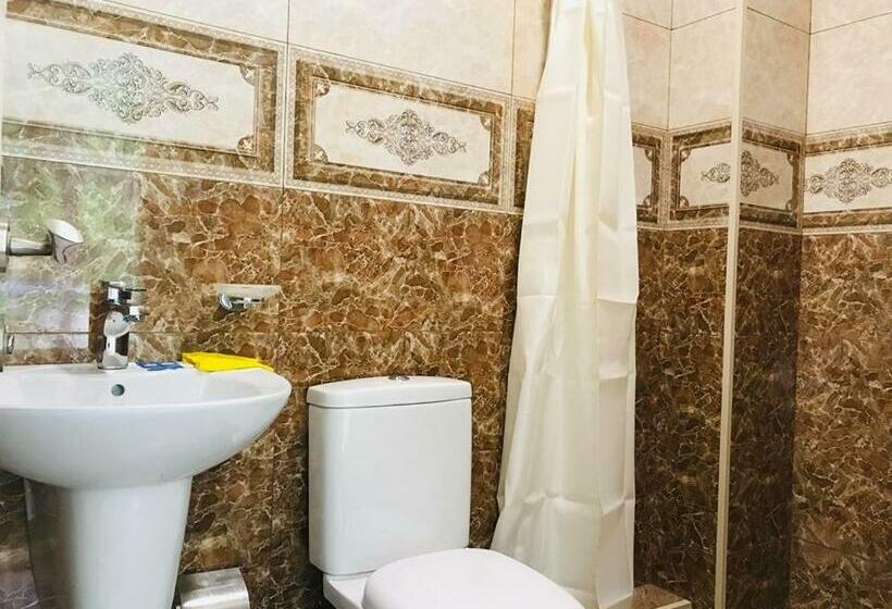 اتاق سوپریور با چشم‌انداز دریا, Giorgi Kvariati