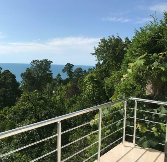 اتاق سوپریور با چشم‌انداز دریا, Giorgi Kvariati