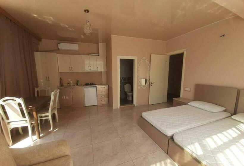 اتاق سوپریور با چشم‌انداز دریا, Giorgi Kvariati