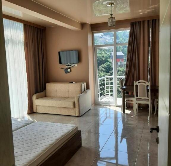 اتاق سوپریور با چشم‌انداز دریا, Giorgi Kvariati