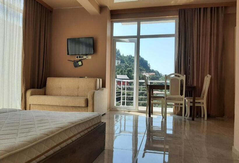 اتاق سوپریور با چشم‌انداز دریا, Giorgi Kvariati