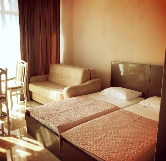 اتاق سه نفره سوپریور با چشم‌انداز دریا, Giorgi Kvariati