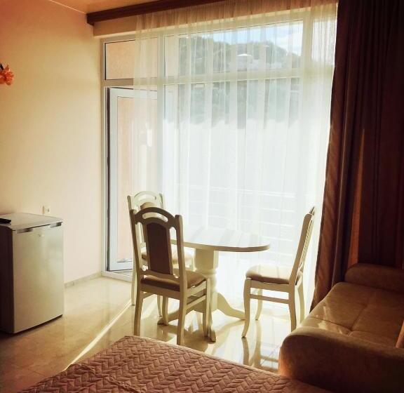 اتاق سه نفره سوپریور با چشم‌انداز دریا, Giorgi Kvariati