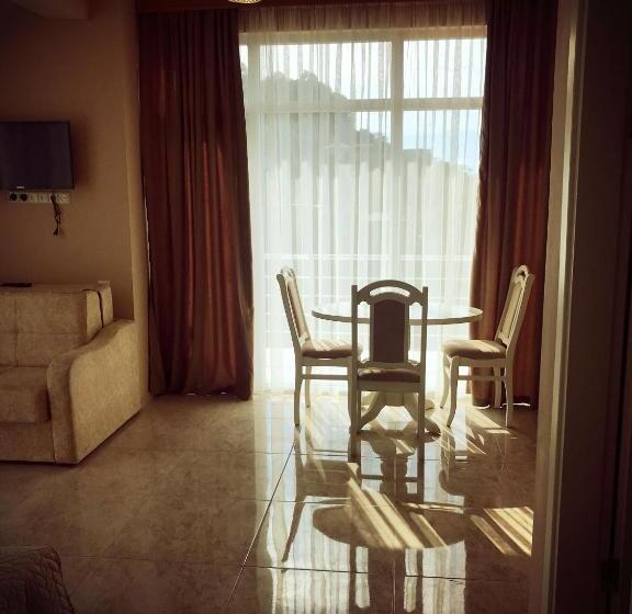 اتاق سوپریور با چشم‌انداز دریا, Giorgi Kvariati