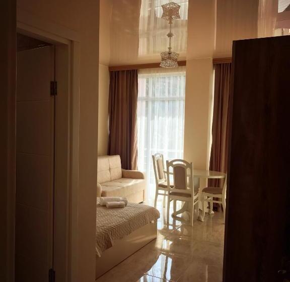 اتاق سه نفره سوپریور با چشم‌انداز دریا, Giorgi Kvariati