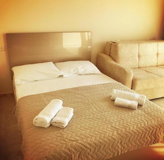 اتاق سه نفره سوپریور با چشم‌انداز دریا, Giorgi Kvariati