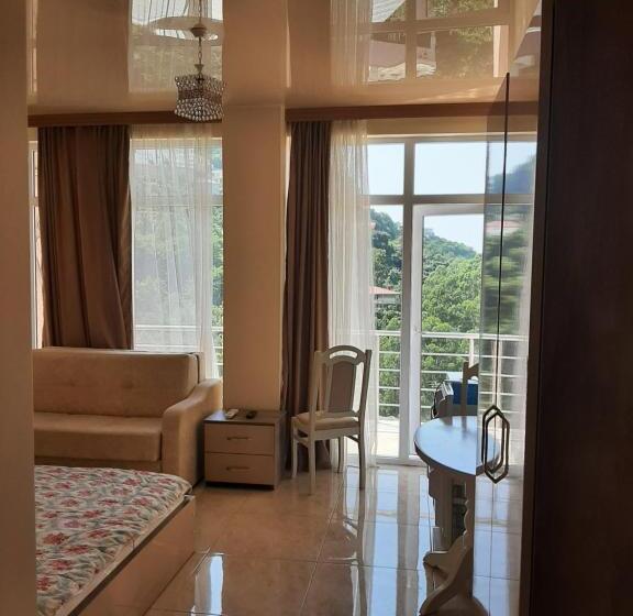 اتاق سه نفره سوپریور با چشم‌انداز دریا, Giorgi Kvariati